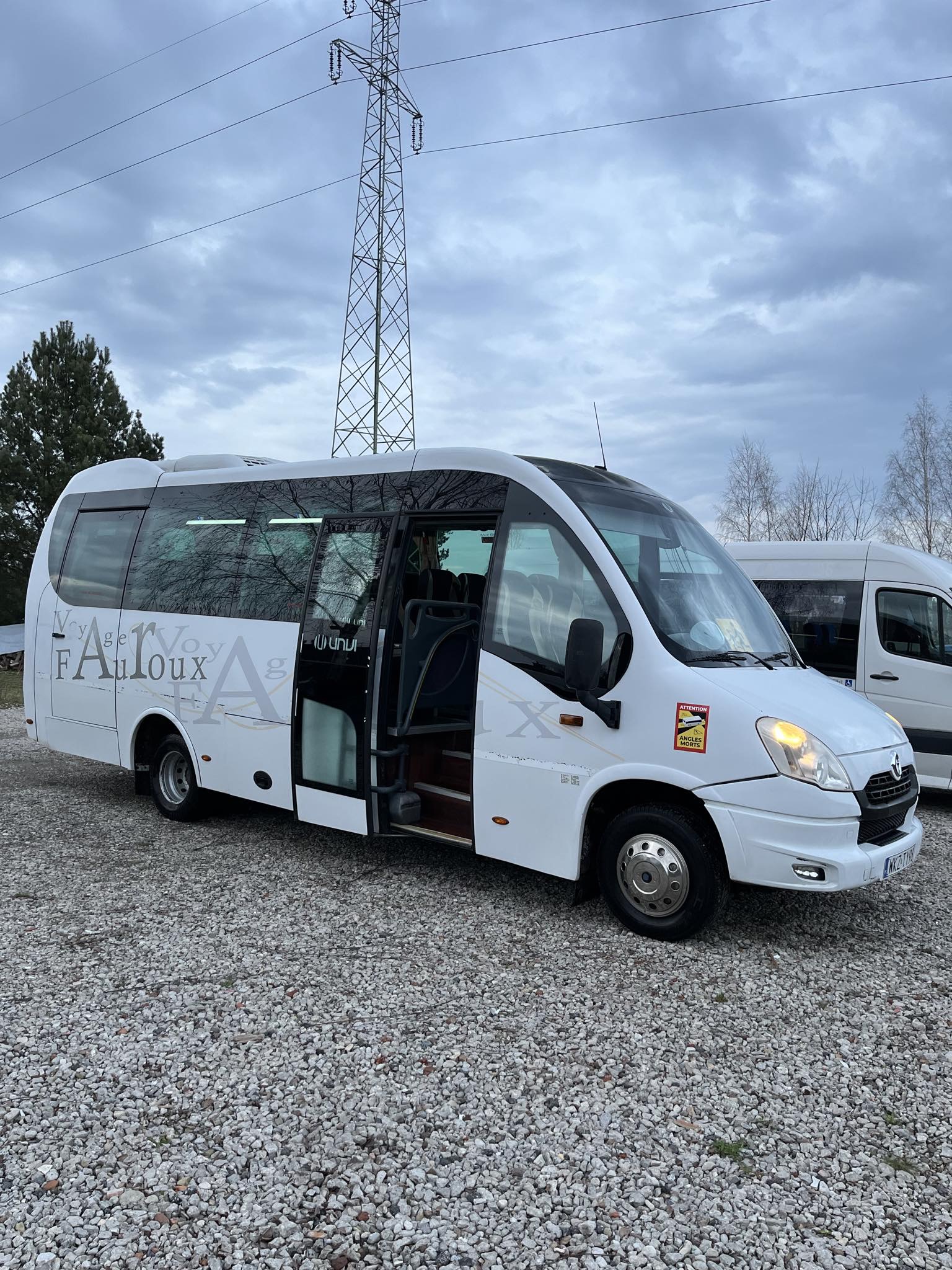 Przewozy autokarowe Kozienice - Autokar Unvi